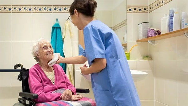 Vệ sinh cá nhân cho người cao tuổi