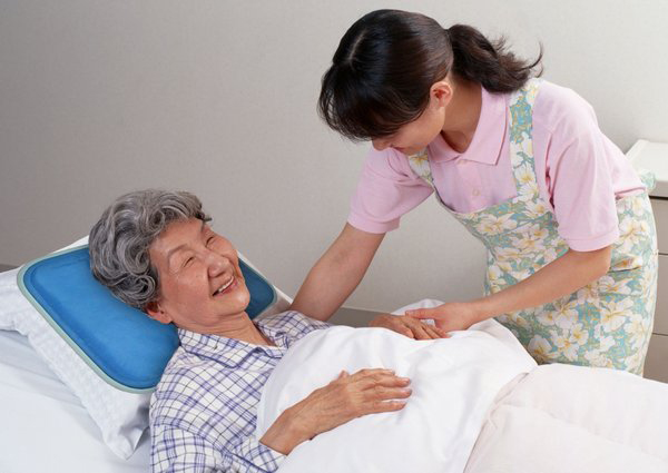 Chăm sóc hậu phẫu giảm áp lực cho gia đình